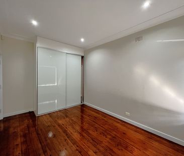 Large 4 Bedroom Brick Home - Photo 6