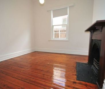 BRILLIANTLY LOCATED!! - Photo 4