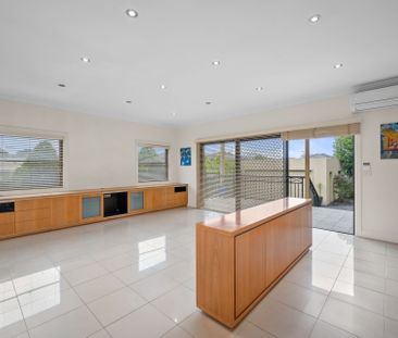 Stunning 3 Bedroom Family Home - Photo 1