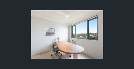 Coastal Luxury Living – Light-Filled Designer Apartment Moments to Clovelly Beach - Photo 4