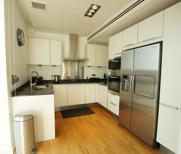 2 bedroom Penthouse to let - Photo 2