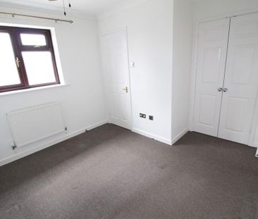 3 bedroom end of terrace house to rent - Photo 4