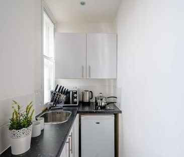 Studio Flat, Hill St, W1J - Photo 3