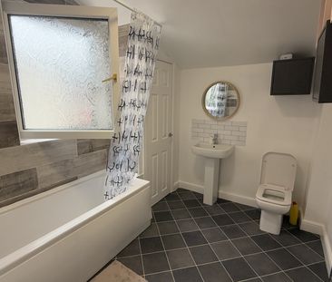 Dearne View, Rotherham, Goldthorpe - Photo 1