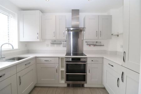 2 bedroom semi-detached house to rent - Photo 5