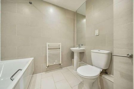 The Avenue, Worcester, KT4 - Photo 2