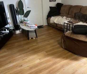 Cobblebank - Photo 1