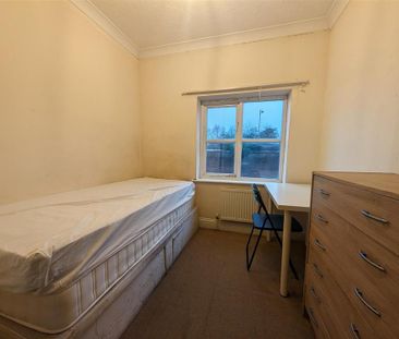 3 bedroom apartment to rent - Photo 4