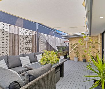 FOR RENT: Stylish Coastal Family Home with Room to Move - 13 Cariss... - Photo 4
