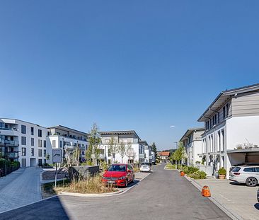 Helle Balkonwohnung mit Designermöblierung - Foto 4