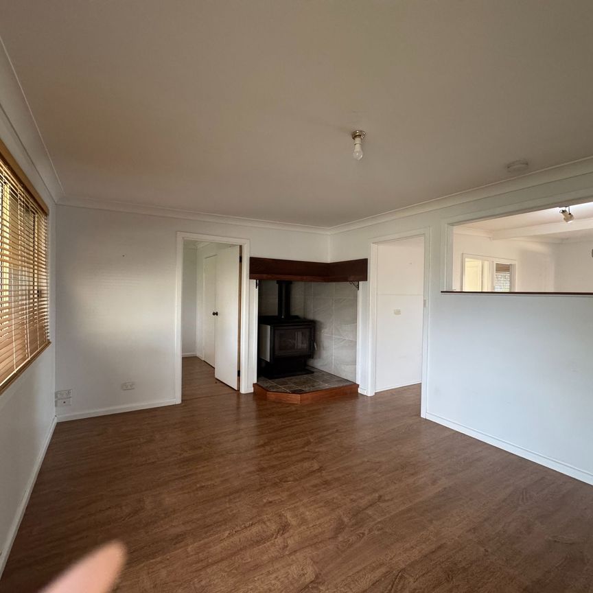 Family Home - 4 Beds / 2 Bathrooms / Wood Fire Heating. - Photo 1