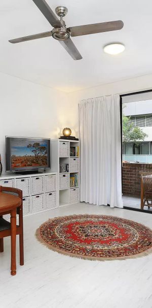 MGM MARTIN – TWO BEDROOM APARTMENT - Photo 1