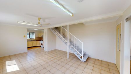 Freshly Updated & Ultra-Convenient Living in Kawana - Photo 2