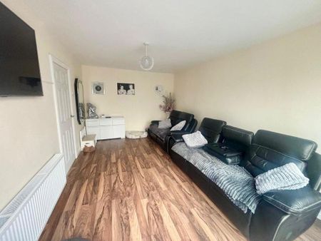 3 bedroom semi-detached bungalow to rent - Photo 2