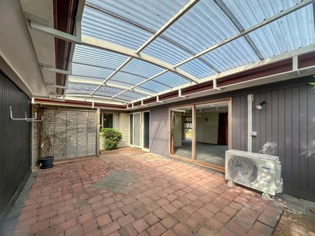 Charming 3-Bedroom Family Home for Lease in Farm Cove - Photo 5