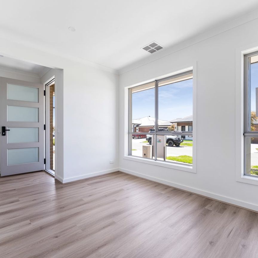 **RECEIVE ONE MONTH’S FREE RENT, ASK US HOW! Modern 4-Bedroom Home for Lease in Donnybrook - Photo 1