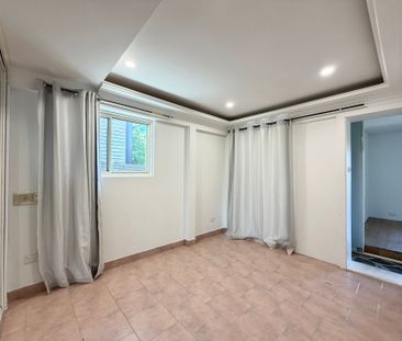 Downstairs Unit in the Heart of Nords Wharf - Photo 4