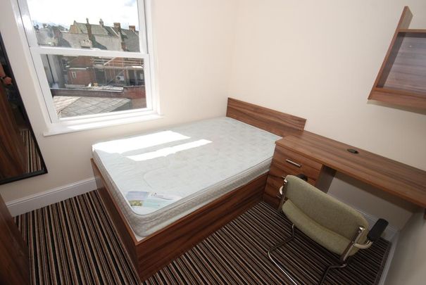 4 bedroom flat to rent - Photo 1