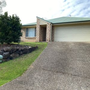 Modern 4 Bedroom Home In Quiet Location - Photo 3