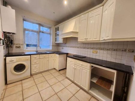 Hedgeley, Woodford Avenue, Ilford, IG4 - Photo 3