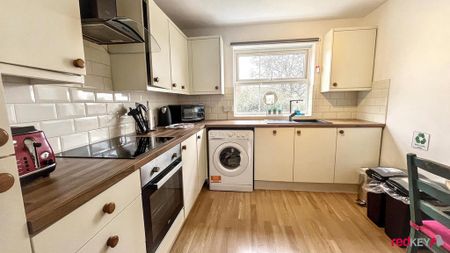 2 bedroom ground floor flat to rent - Photo 4