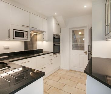 3 bedroom end of terrace house to rent - Photo 2