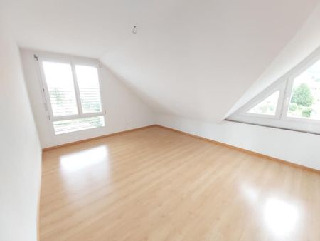 "Traumhafte Dachwohnung mit Balkon!" - Photo 2