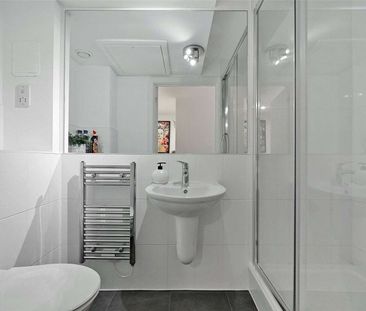 Short Let with all bills included. A beautifully presented and full... - Photo 1