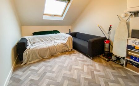 3 Bedroom Apartment - Photo 3