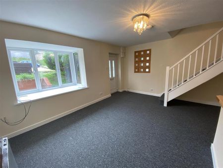 2 bedroom mews to rent - Photo 2