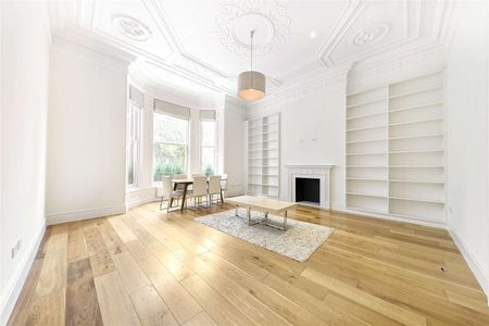 A remarkable example of a stunning one bedroom period apartment on a highly sought after garden square. - Photo 4