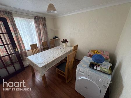 1 bedroom in a house share to rent - Photo 2
