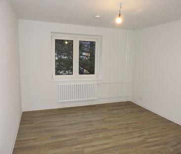 Wie für uns gemacht! Renovierte drei Zimmer Wohnung sucht ruhige Mi... - Photo 1