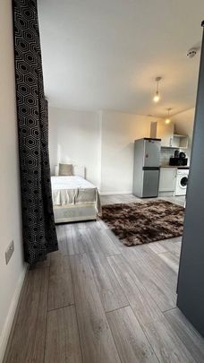 Studio Flat, Tunley Road, NW10 - Photo 1