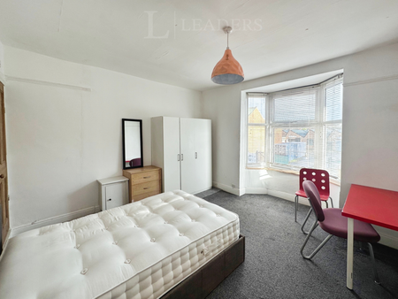 1 bedroom in a house share to rent - Photo 4