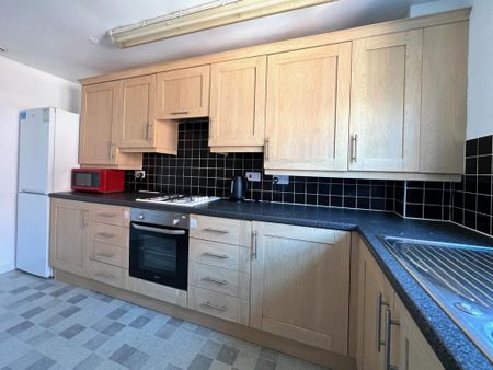 1 bedroom in a house share to rent - Photo 4