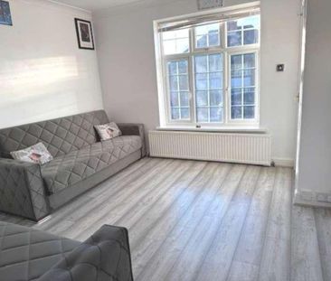 Spearing Road, High Wycombe, HP12 - Photo 1