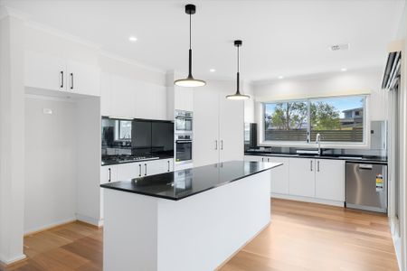 16 Bellhouse Crescent, Moncrieff ACT 2914 - House For Rent | Domain - Photo 4