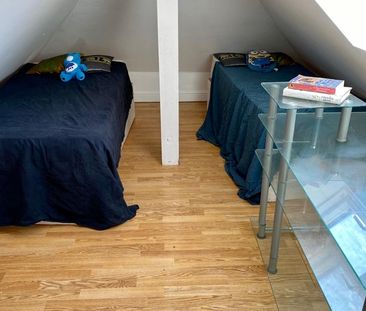 3 Bed Flat, Hindes Road, HA1 - Photo 2