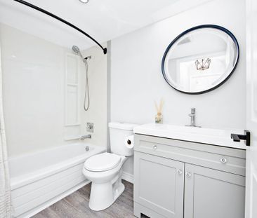 For Lease - 2091 Hurontario Street Unit# 211, Mississauga, Ontario - Photo 4