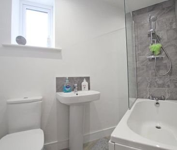 2 bedroom end of terrace house to rent - Photo 5