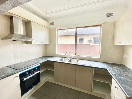 5 Hubert Street, Fairfield, NSW 2165 - Photo 2