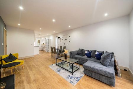 2 bedroom flat to rent - Photo 2