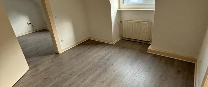 Dachgeschosswohnung in Duisburg-Neudorf - Foto 1