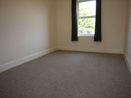 Bedroom Detached House In Charminster, BH9 - Photo 2