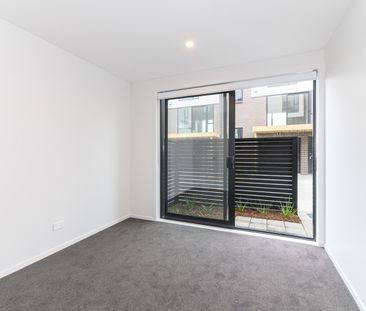 Modern Designer living in New Lynn - Photo 3