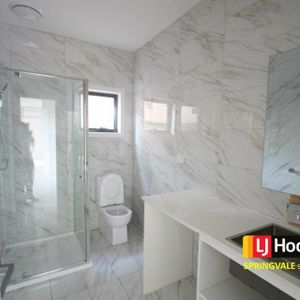 FOUR BEDROOM TOWNHOUSE - Photo 2