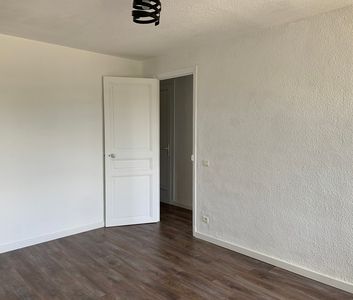 Location Appartement 2 pièces 42m² PIERREFEU DU VAR 83390 - Photo 5