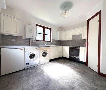 2 bedroom semi-detached house to rent - Photo 4
