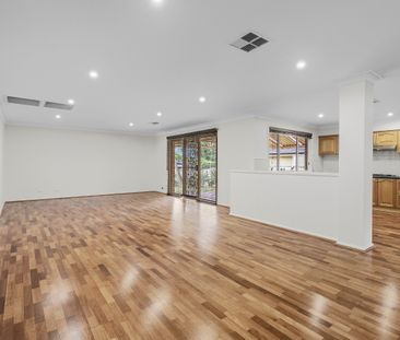 Immaculately Presented Family Home in Prime Glenwood Location! - Photo 5